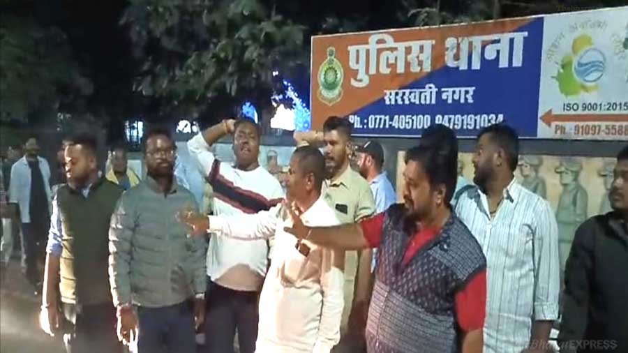 Fight Congress and BJP people at Raipur Controversy between leaders of Rajesh Moonat Vikas Upadhyay