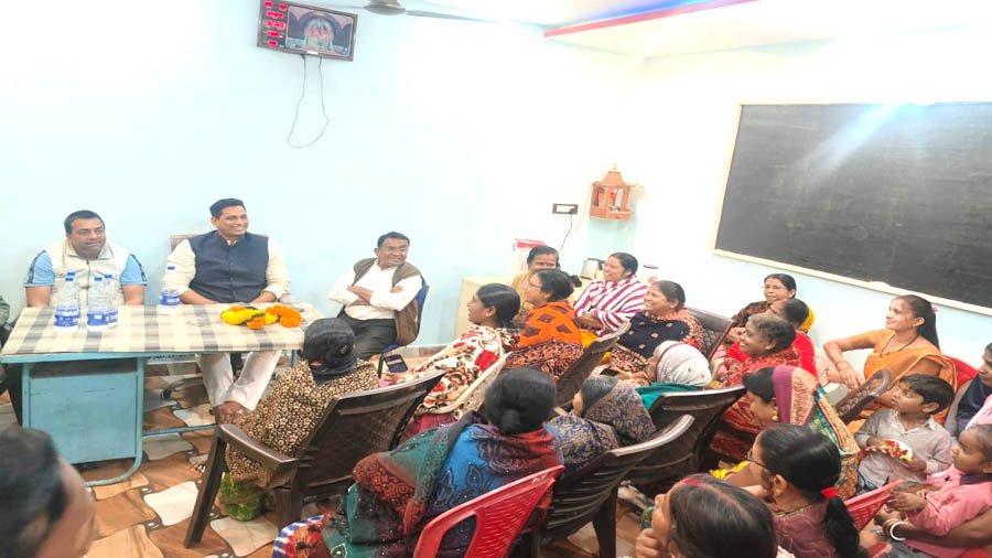 MLA Devendra reached Sector 1