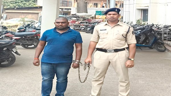 Accountant of goon scoundrel Rohit Singh Tomar arrested... it's a matter worth lakhs and crores.