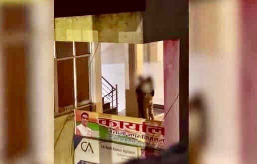 couple kiss video viral bhilai vidhayak