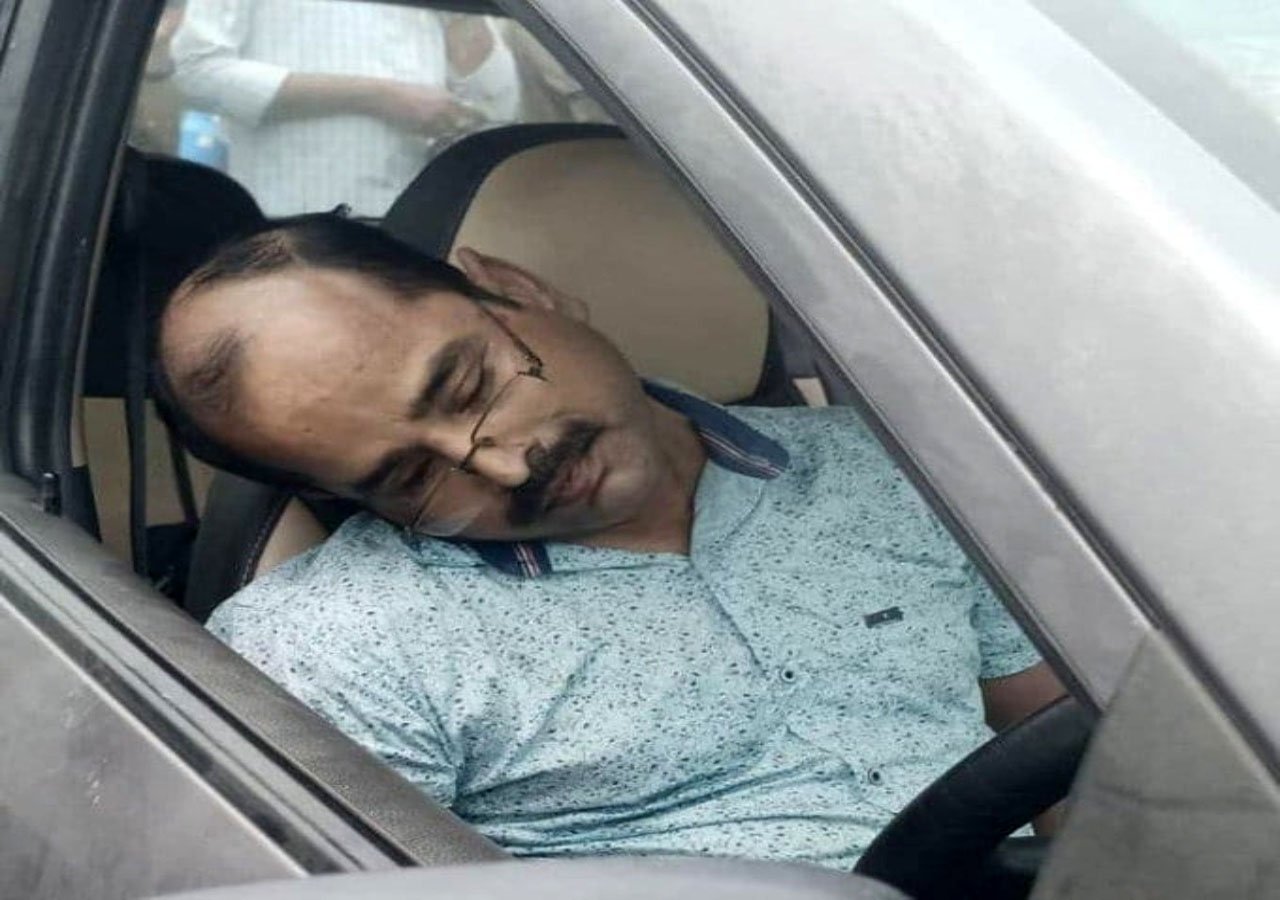Pharmacist dies heart attack in car