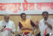 विजय शर्मा और भूपेश बघेल PM आवास योजना पर डिबेट करते हुए